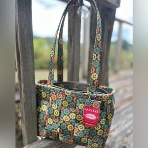 Harvey’s seatbelt bag